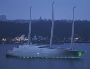 Το ιστιοφόρο των 450 εκατ. δολαρίων του Ρώσου μεγιστάνα που κατέφθασε στο λιμάνι Κίελ της Γερμανίας (φωτό & βίντεο)